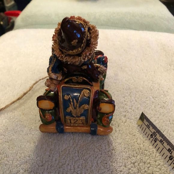 Snowman in old time car - Picture 5 of 8